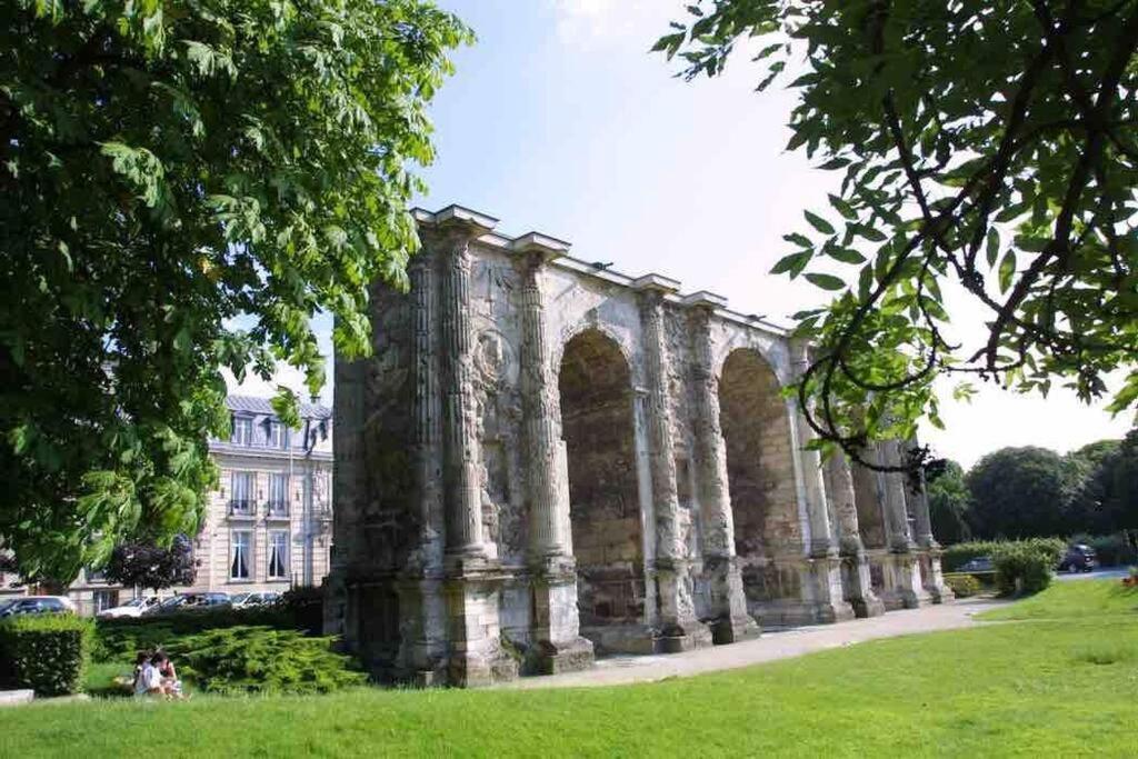 Apppartement Des Sacres De Reims Apartment Bagian luar foto