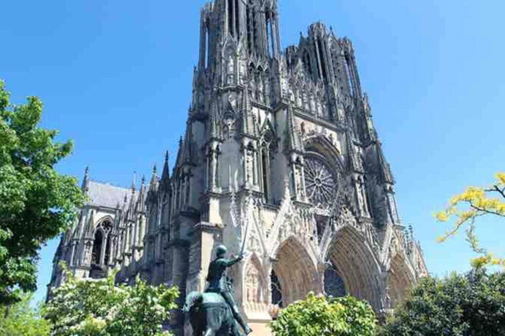 Apppartement Des Sacres De Reims Apartment Bagian luar foto